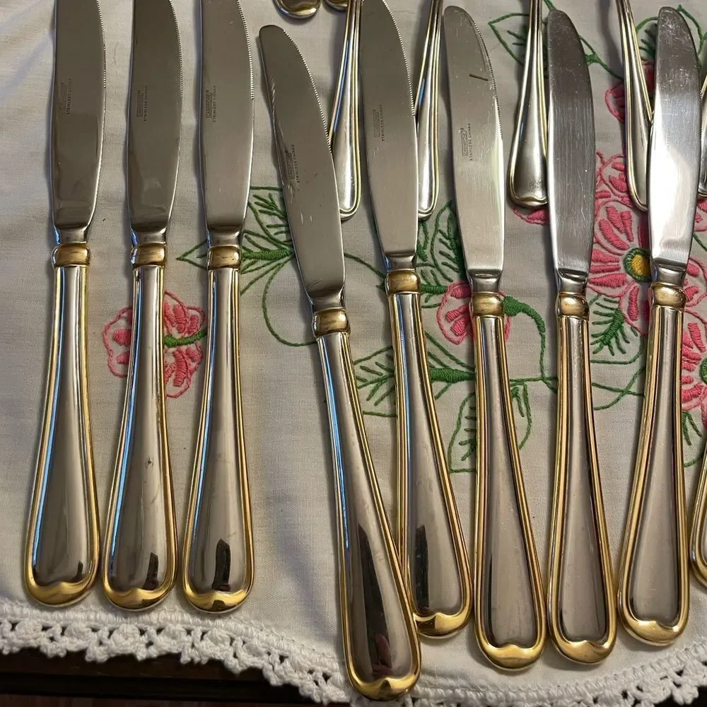 Cambridge 18/10 ALLURE Gold Edged Flatware Set Multiple Pieces & Serving Set